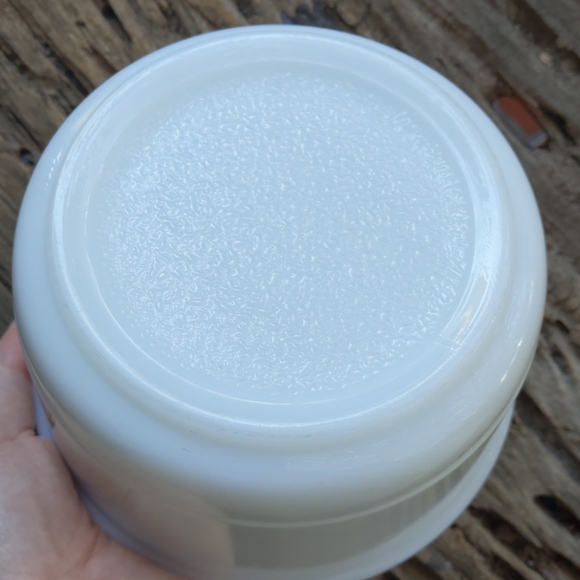 Vintage Milk Glass small nesting bowl - Picture 4 of 6
